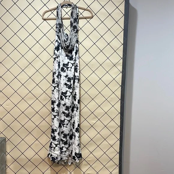 Dresses | Carolina Herrera Blckwhite Floral Beaded Dress | Poshmark Dresses | Carolina Herrera Blckwhite Floral Beaded Dress | Poshmark